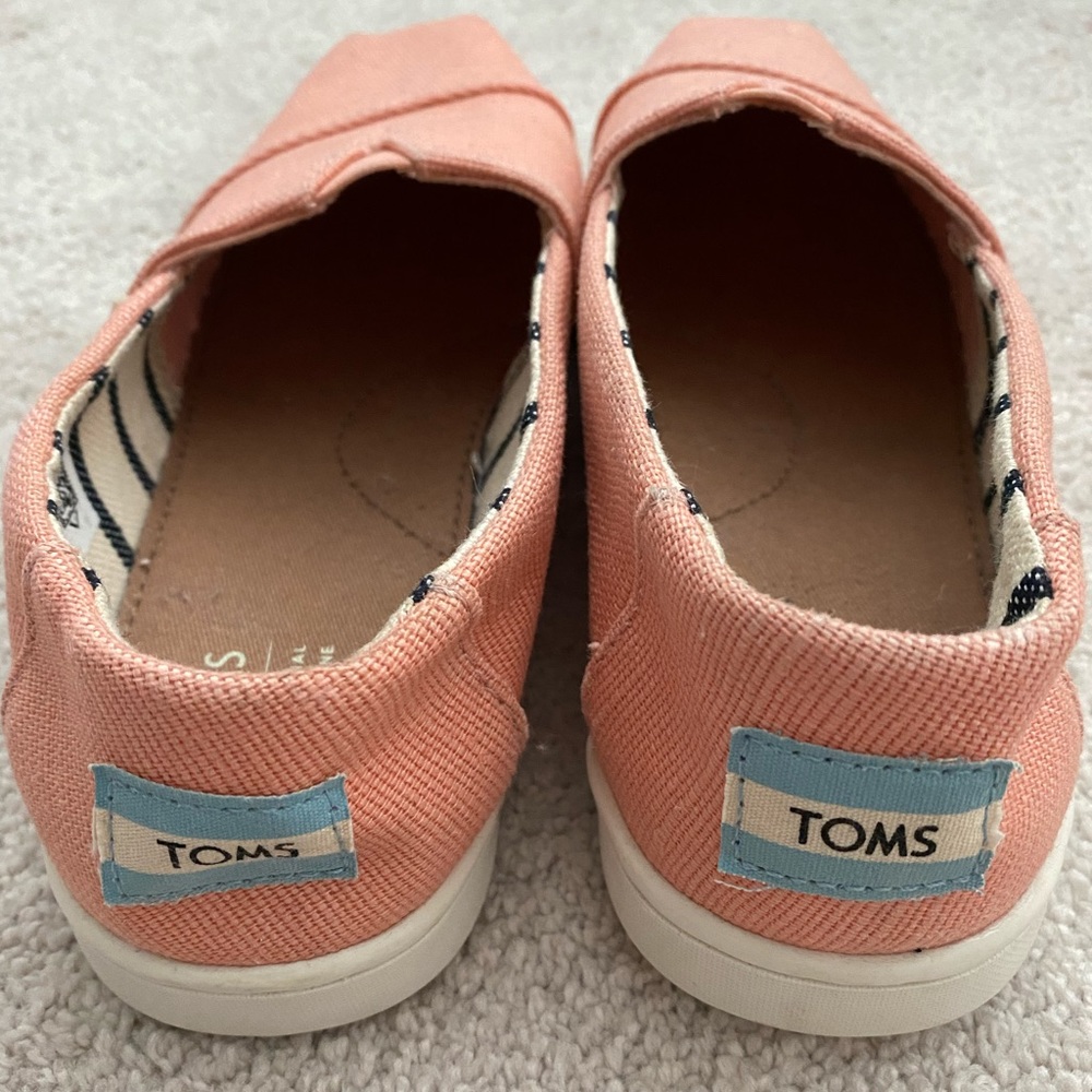 NEW (without tags/box) Tom’s - Picture 2 of 4